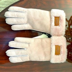 Ugg gloves